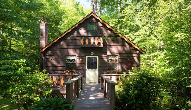 River Cabin in the Blue Ridge Mountains (Land Harbor)