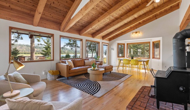 River Cabin-Pristine PNW Summer-Ski Cabin-Fall Magic