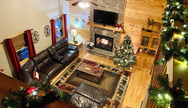 River Cabin w/Mtn view SPECIAL 8TH NIGHT FREE Tubing Hot Tub Fireplace King Beds