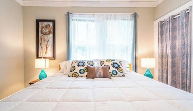 River City Historic Cottage - Entire House 2 Bedrm