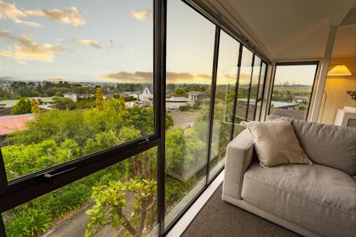 River City Views With Spa Pool, BBQ & Sky TV