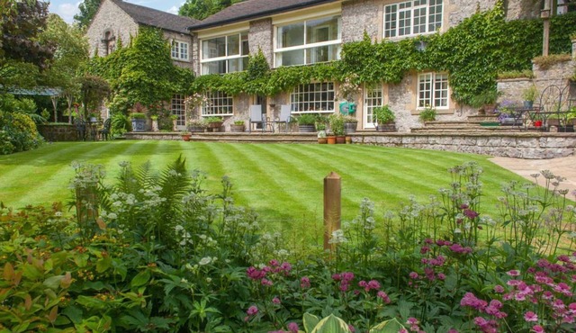 River Cottage, large self-catering home in the village of Ashford-in the-Water.