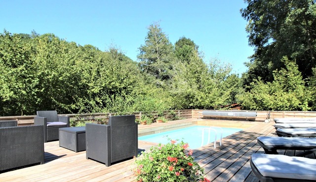 RIVER COTTAGE: 100% private, heated pool, air conditioning, 5 star reviews.