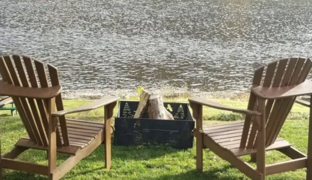 River Cottage w 2 Story covered deck w/2 firepits, Coffee bar & outdoor TV area