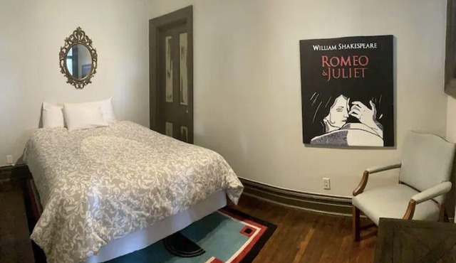 River Facing Condo - 2 bedroom w/kitchen 3rd floor