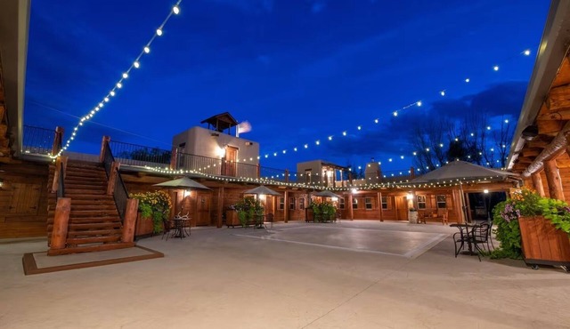 River Fort Ranch 11BR Sleeps 37 Private Ranch