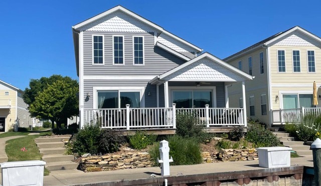 River Front 4-bedroom house with boat dock close to downtown St. Joseph.