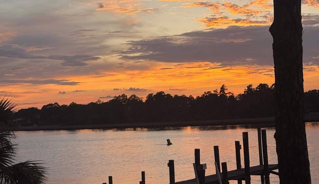 River Front -Boat Dock and Launch sleeps 14