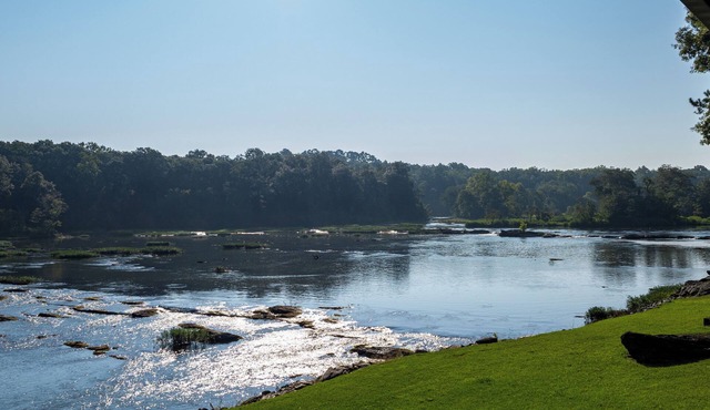 River Front Cabin - Fish, Kayak, Relax n40 min. to Auburn, 1 hr. to Talladega