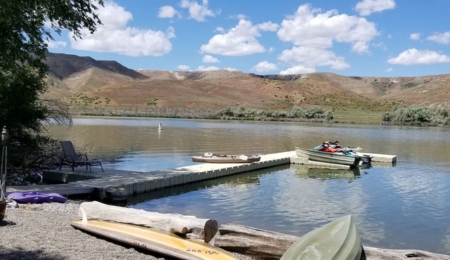 RIVER FRONT CABIN IN HAGERMAN PARADISE. USE KAYAKS TO ENJOY.