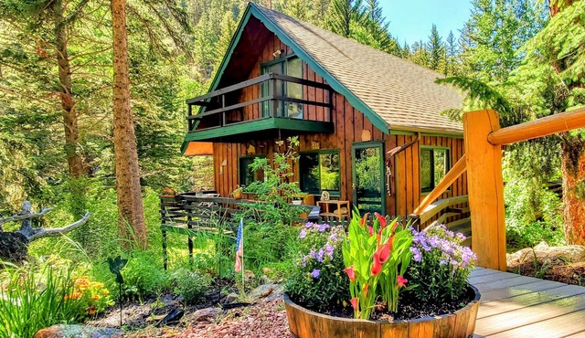 River Front Cabin with Fish Pond