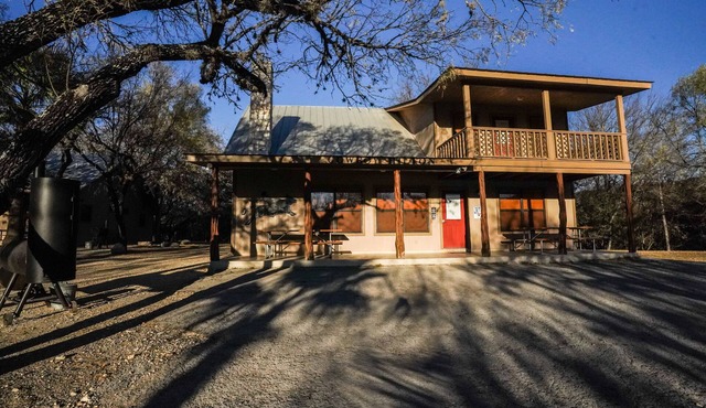River Front cabin with access to shared pool!