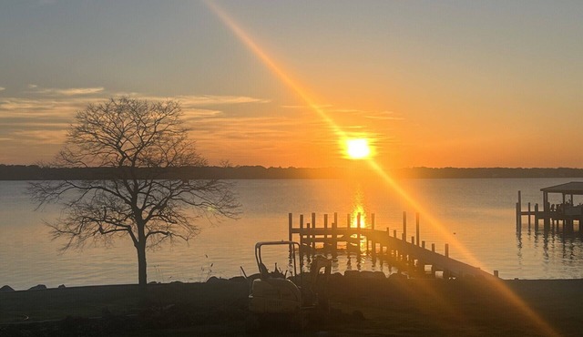 River Front Coles Point Loft. Get out of the city and breathe!
