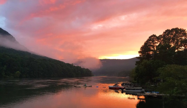 River Front Condos A Great Views! 10 minutes from Downtown Chattanooga!