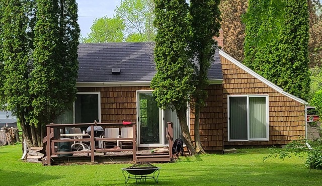 River Front Cottage/Private Dock-Walk to Bar/Restaurants