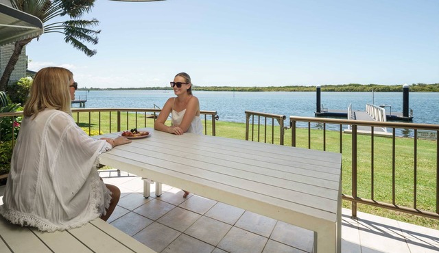 River Front Escape Short Walk to Ocean Street