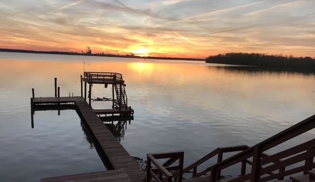 River-front estate, beautifully updated. Located on the historic James River.