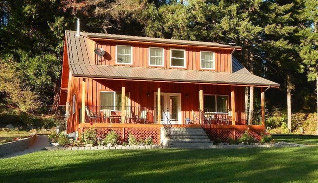 River Front Hideaway in the Southern Oregon Cascade Mountains