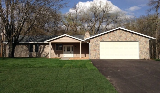 River Front Home - 6 bedrooms, 4 bath, sleeps 14 guests