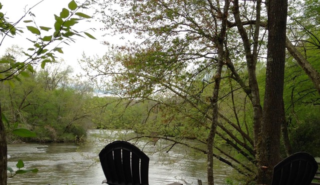 River Front, Hot Tub, Fish & Kayak (seasonal) Nearby Wineries, Hikes & Helen