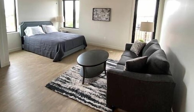 River Front Luxury Furnished Studio Downtown QC