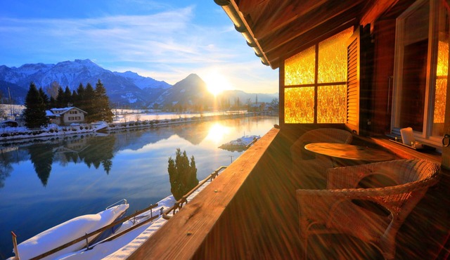 River front studio apartment. Private balcony with fantastic views. Romantic!