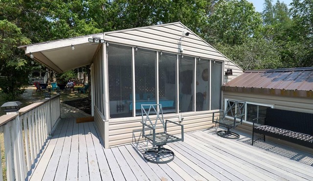 River front vacation home with outdoor hot tub & Karaoke