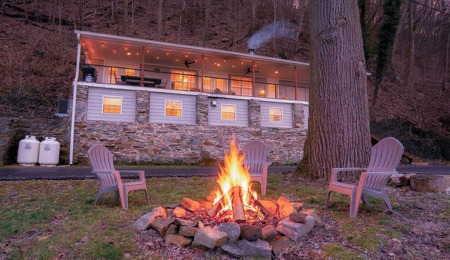 River Front w/dreamy views - Hot Tub