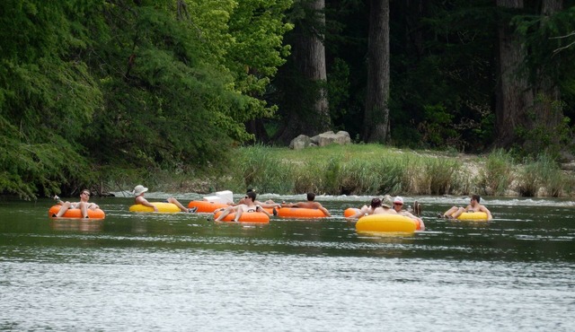 River Frontage! 600' of private Guadalupe River - Tubes/Floats included!