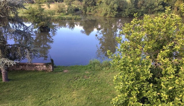 River Frontage House with Terrace + Large Garden + Boat