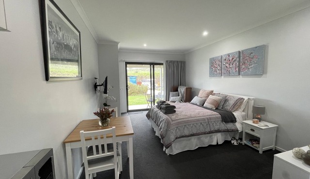 River Gardens Axedale Pet friendly B & B Farm stay - Motel Room