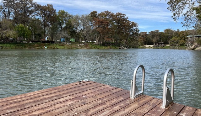 River Getaway/Fishing Dock/Kayaks/Fast Wifi