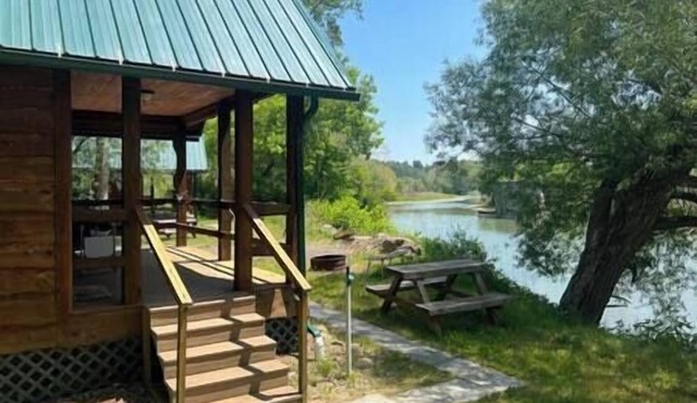 :)River Getaway LogCabin | 4ComfyQBed +Electric #3