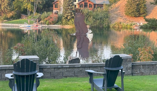 River Getaway - Serene, peaceful, yet close to all attractions and activities.