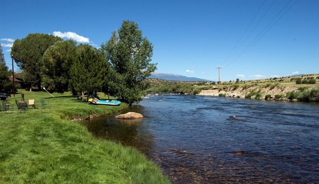 River Haven - Beautiful Home, Arkansas River Access, HotTub, Detached Suite WiFi