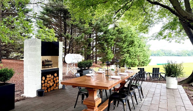 River Haven — Firepit, Hot Tub, Views, Amenities Galore!