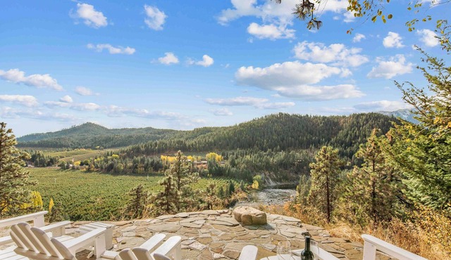 River Heights Home-Romantic Luxury*Hot Tub*Jetted Tub*Mtn and River Views