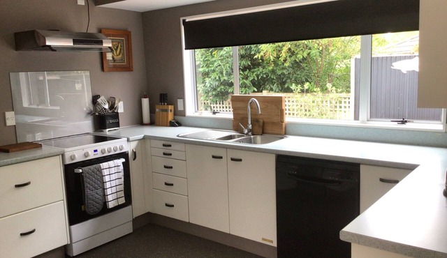 River Heights. Peaceful and spacious, pet friendly and 10mins walk to town