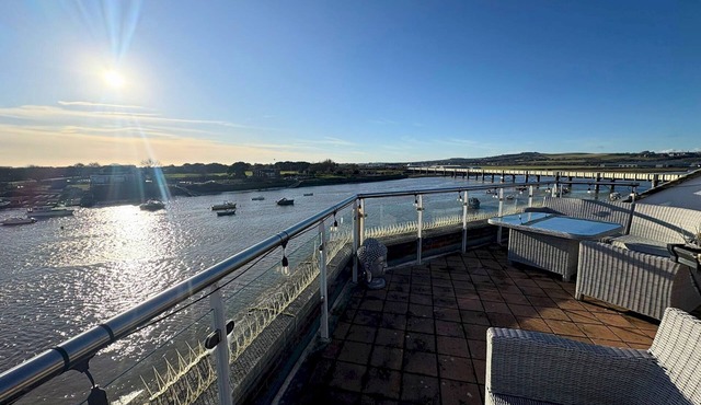 River Heights With Views Parking |By My Getaways