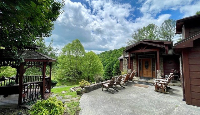 River Hill - River Access, Dog Friendly, Pool Table, WIFI, River View, Gas Fireplace, Mtn Views