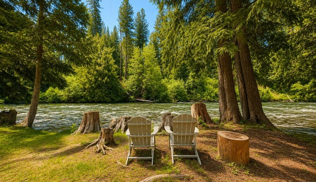 River | Hot Tub | Firepit | BBQ | Dogs OK | Deck