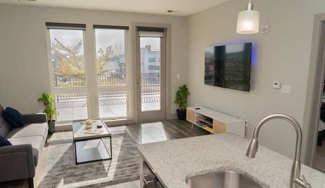 River House 311 · Broad Ripple 1BR w/ FREE PKNG & Large Balcony