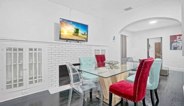 River House 4BR pool plus private parking