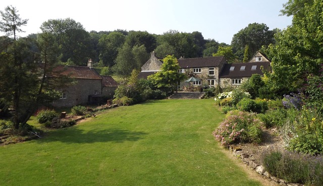 River House. BATHnRated AA 5 stars n8 -16 guests