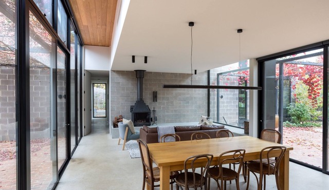 RIVER HOUSE - COOL MODERNITY BY THE RIVER, KYNETON