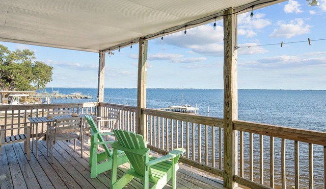 River House - Delightful Waterfront House with Private Dock