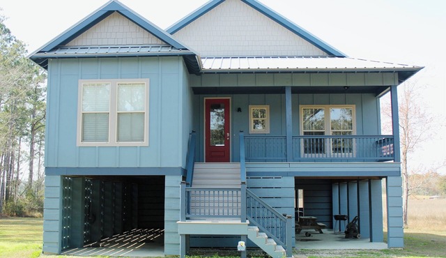 River House minutes to Dauphin Island. Perfect getaway for quiet peaceful rest