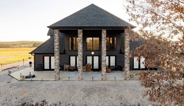 River House on Violet Lane