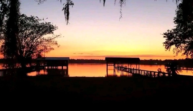 River House Retreat on Doctors Lake