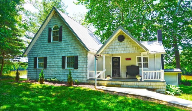 River House - Waterfront 3 bedroom, 2 bath